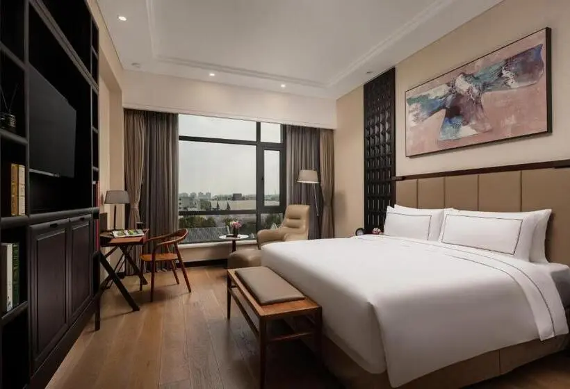 キングサイズベッドのスタンダードルーム, Doubletree By Hilton Shanghai Hongqiao