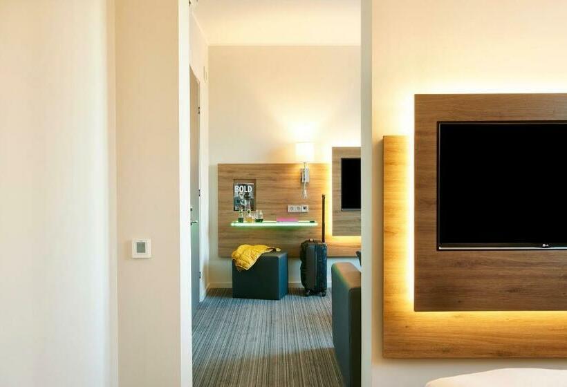 家庭间, Moxy Frankfurt Airport