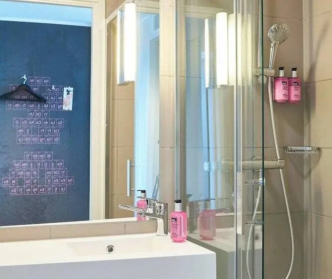Standard-huone, Moxy Frankfurt Airport