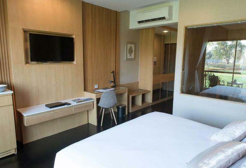 Номер Deluxe с Балконом, North Hill City Resort  Sha Extra Plus