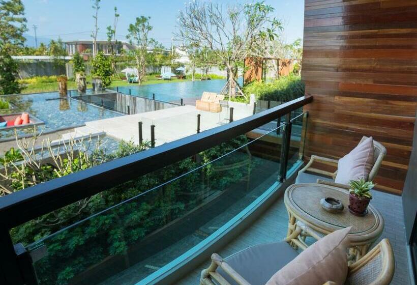 Номер Deluxe с Балконом, North Hill City Resort  Sha Extra Plus