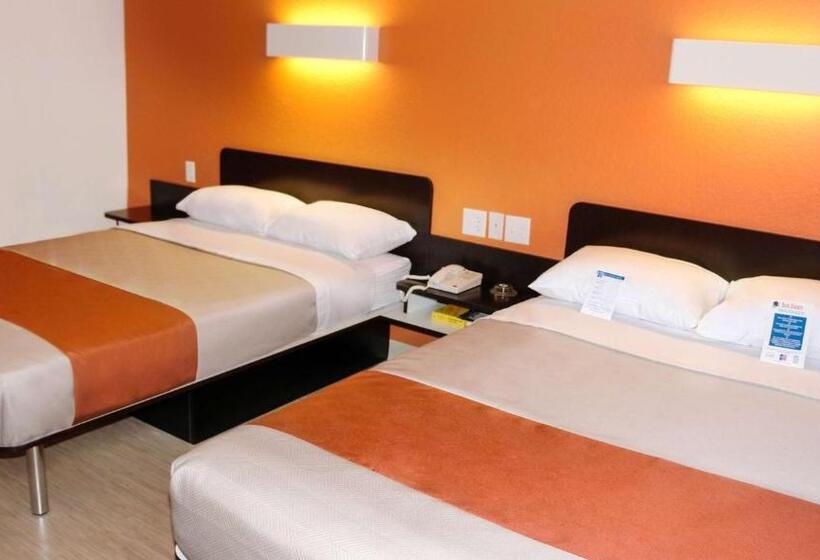 חדר סטנדרט מותאם לאדם עם מוגבלויות, Motel 6oklahoma City, Ok  Airport East