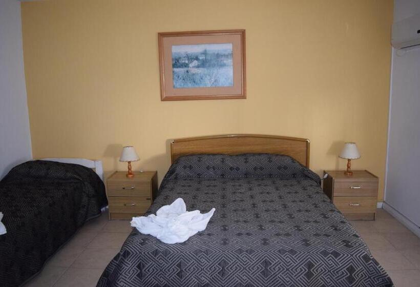 스탠다드 트리플 룸, Nuevo Hotel Plaza