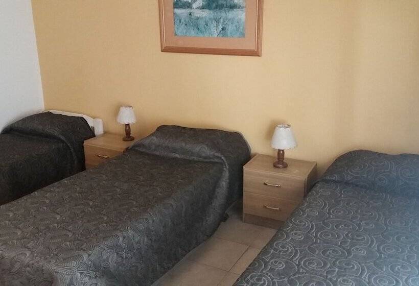스탠다드 트리플 룸, Nuevo Hotel Plaza