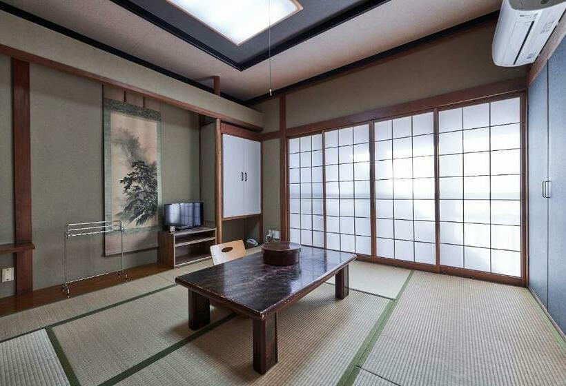 Номер Economy с общей ванной комнатой, Ryokan Yamamuro