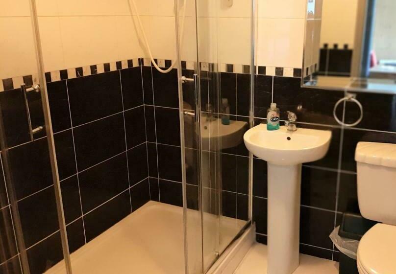 חדר קומפורט, Aaron Vale B&b