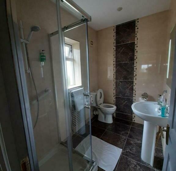 Номер Стандарт, Aaron Vale B&b