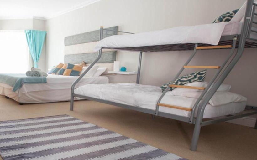 חדר משפחתי דלוקס, Fly Me To The Moon Guesthouse