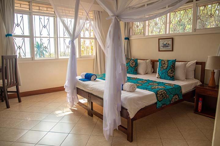 اتاق استاندارد یک نفره, Karibu Entebbe