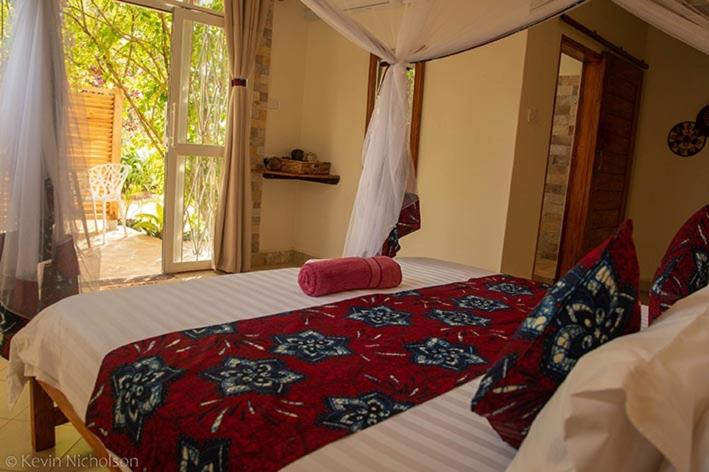 اتاق استاندارد یک نفره, Karibu Entebbe