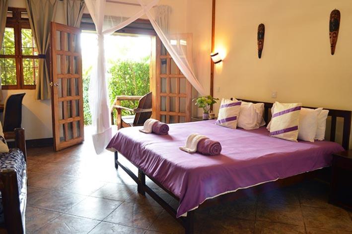 اتاق استاندارد, Karibu Entebbe