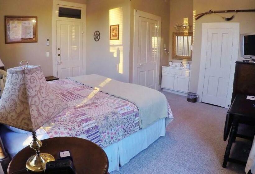 غرفة ديلوكس سرير كينج, Hardeman House Bed And Breakfast