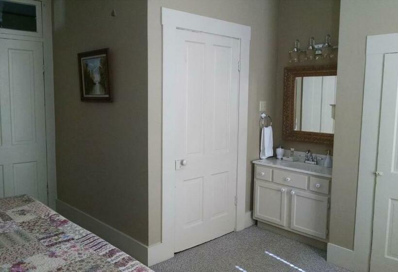 غرفة ديلوكس سرير كينج, Hardeman House Bed And Breakfast