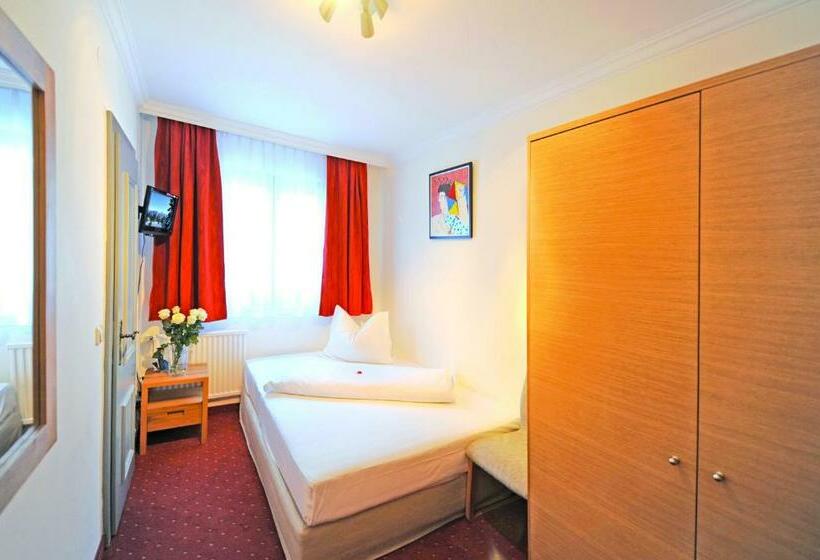 Номер Стандарт Индивидуальный, König   Joker Card Included In Summer