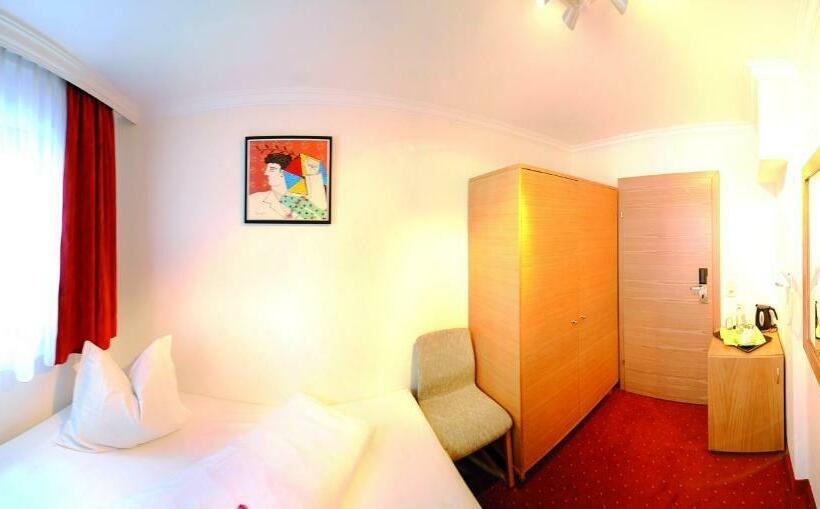 Номер Стандарт Индивидуальный, König   Joker Card Included In Summer