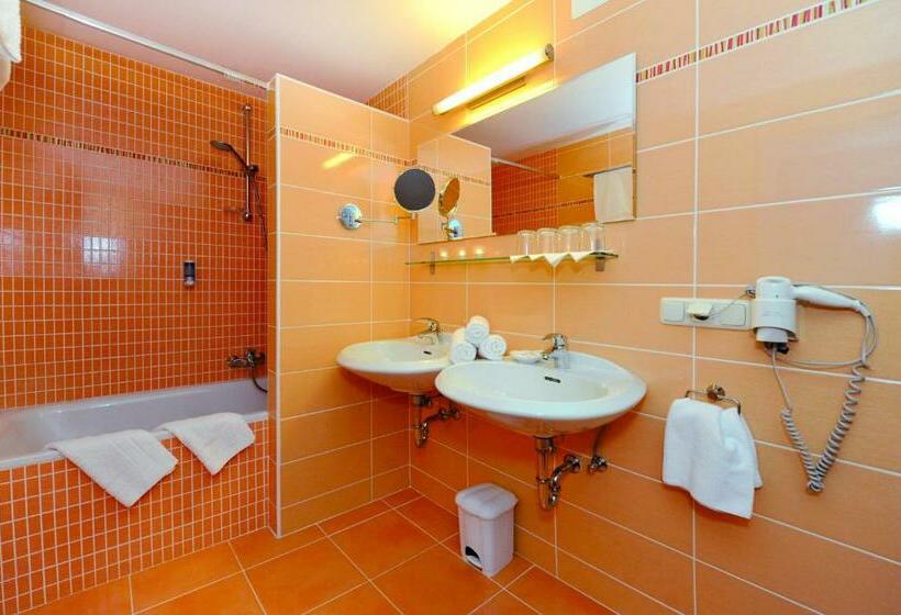 Люкс с Балконом, König   Joker Card Included In Summer