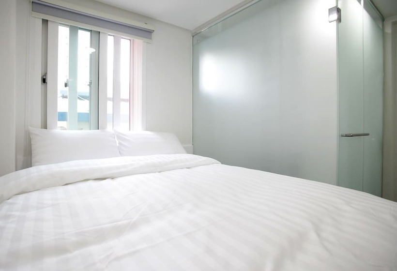 Номер Economy, K Pop Hotel Seoul Tower
