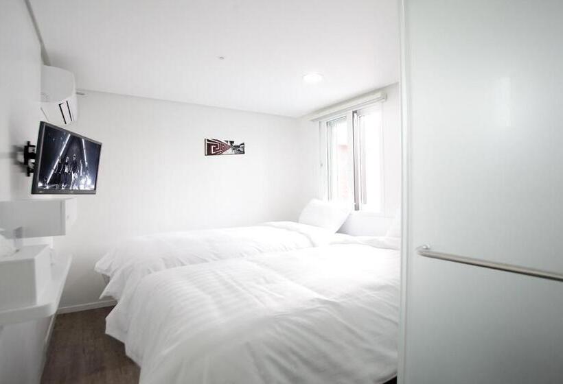 اتاق استاندارد با بالکن, K Pop Hotel Seoul Tower