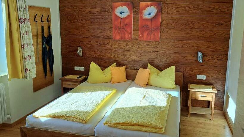 Habitació Estàndard, Pension Echo