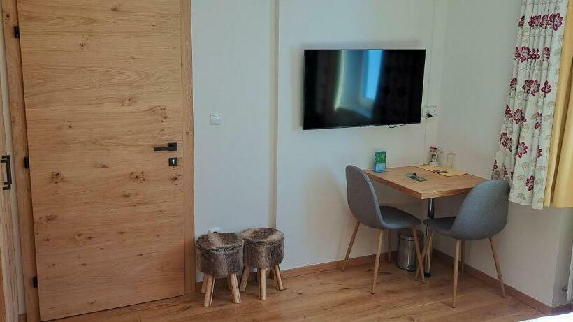 Habitació Estàndard, Pension Echo