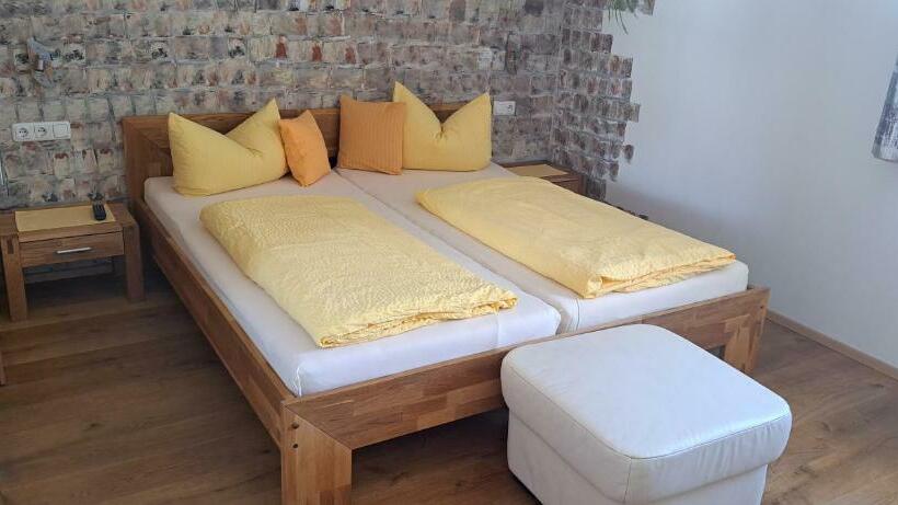 Habitació Triple Estàndard, Pension Echo