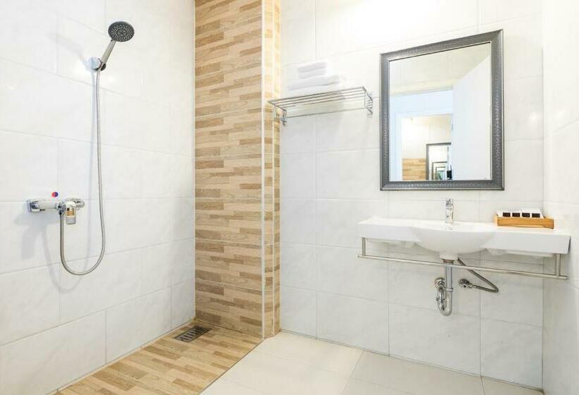 اتاق لوکس با بالکن, Khaoyai Fantasy Resort