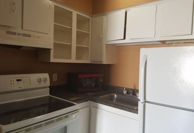 Apartamento 2 Dormitórios, Monte Carlo Motel
