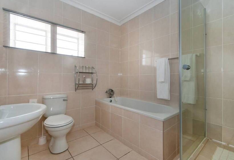 家庭间, Millard Crescent Guest House