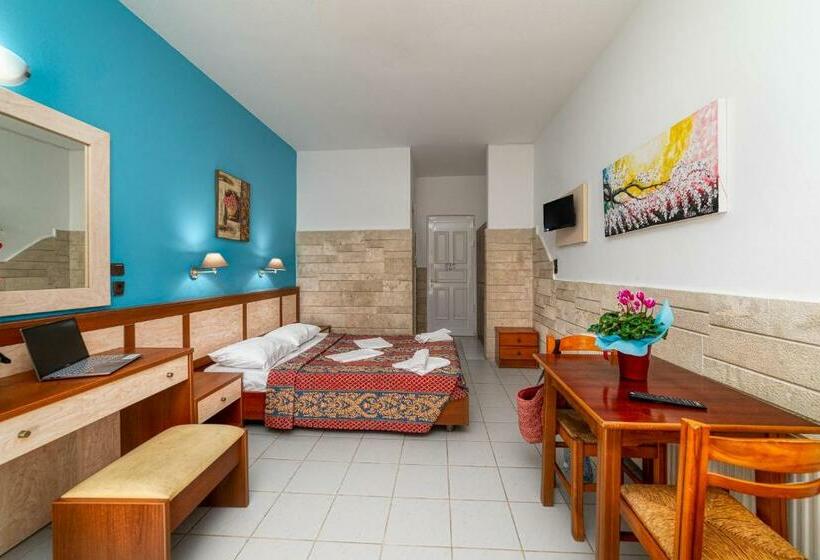 חדר סטנדרט לשלושה, Troulis Seaside