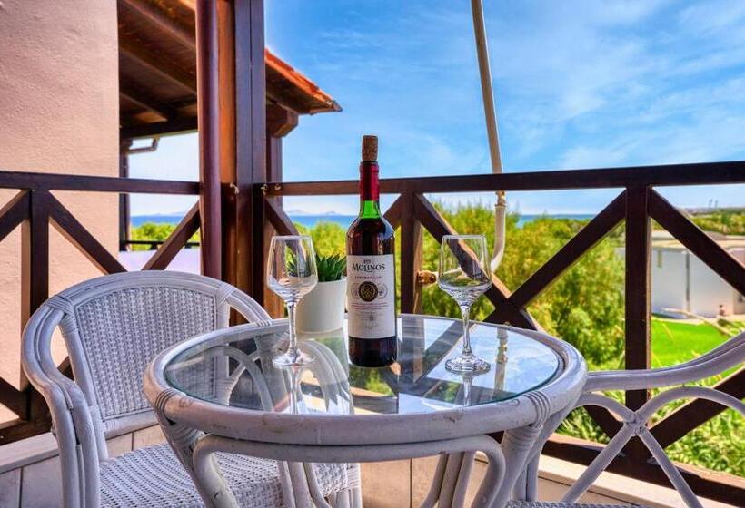 חדר סטנדרט לארבעה, Troulis Seaside