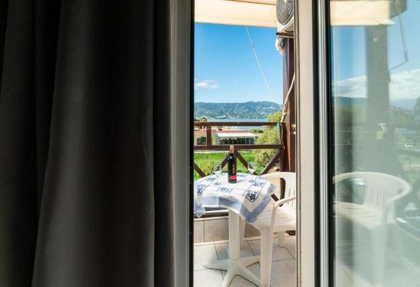 חדר אקונומי, Troulis Seaside