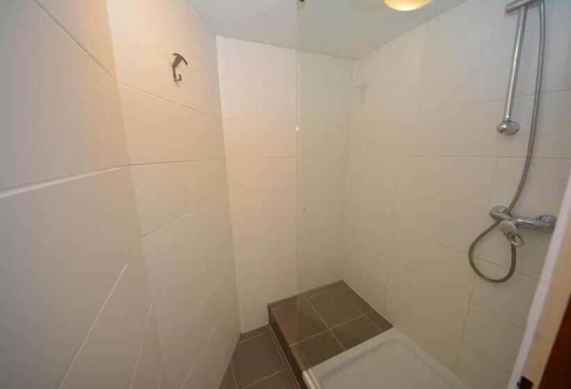 标准三人间共用浴室, Haus Irmgard By Châtel Reizen