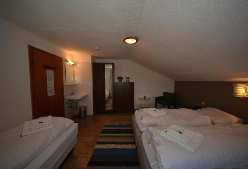 标准三人间共用浴室, Haus Irmgard By Châtel Reizen