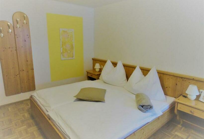 חדר סטנדרט לארבעה, Wohlfühlpension Kreischberg