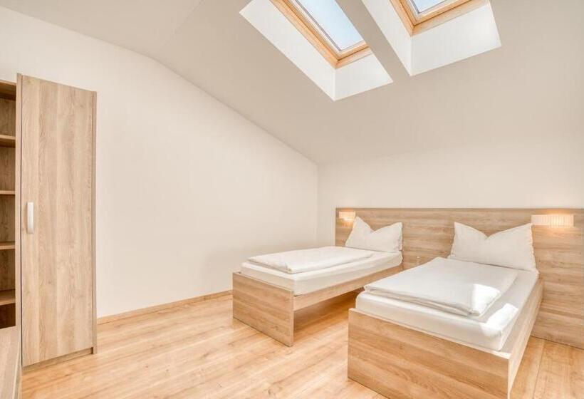 Апартаменты 3 Спальни, Cooee Alpin Hotel Kitzbüheler Alpen