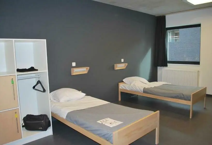 Camera Standard, Hostel H