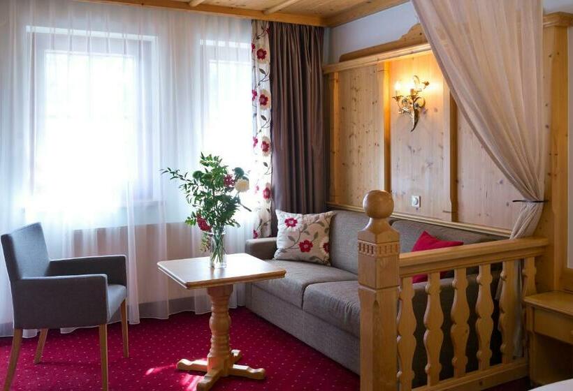 جناح مزوَّد بشرفة, Auhof