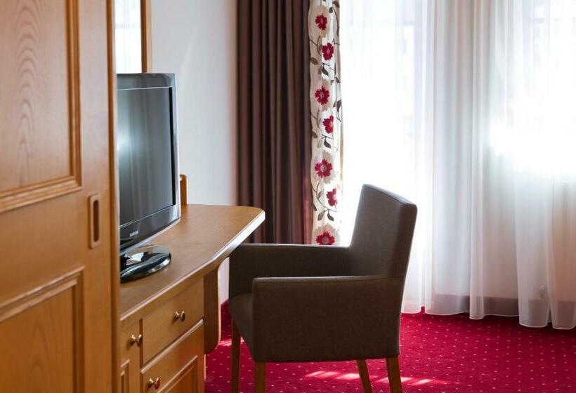 جناح مزوَّد بشرفة, Auhof