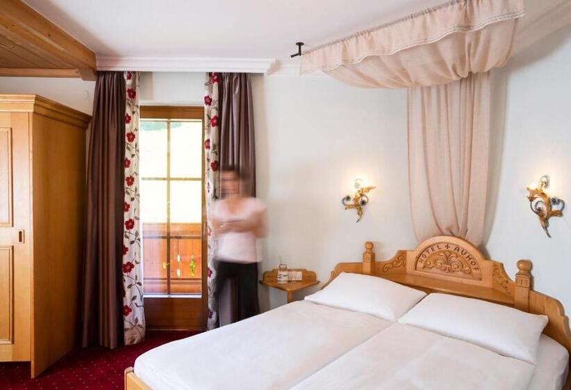 جناح مزوَّد بشرفة, Auhof