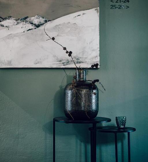 شقة غرفتين, Das Johann