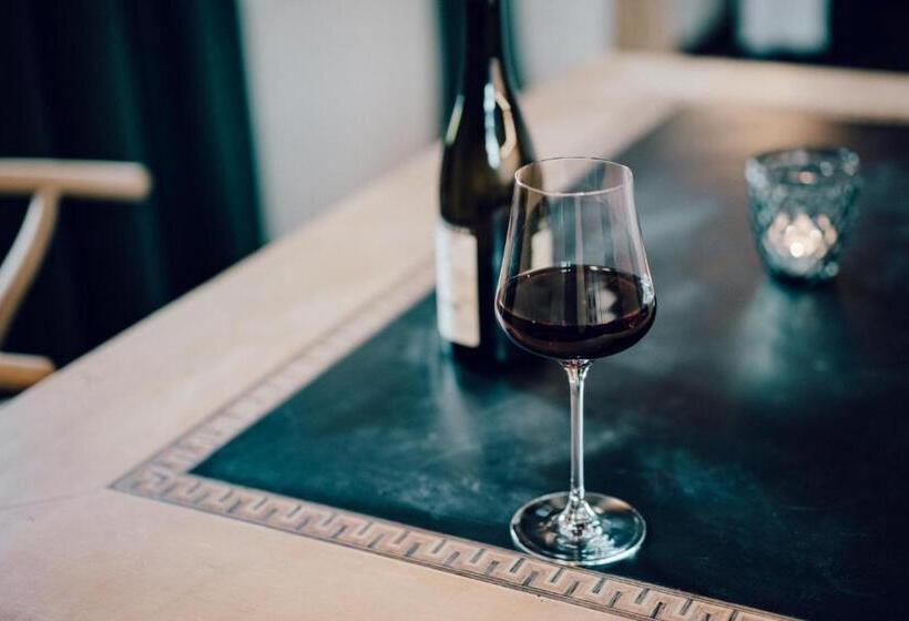 شقة غرفتين, Das Johann