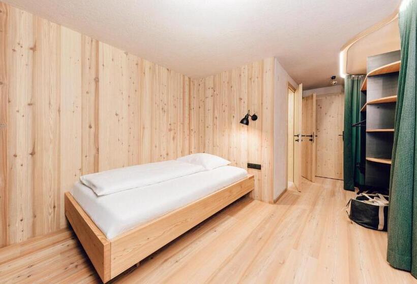 غرفة قياسية فردية, Das Johann