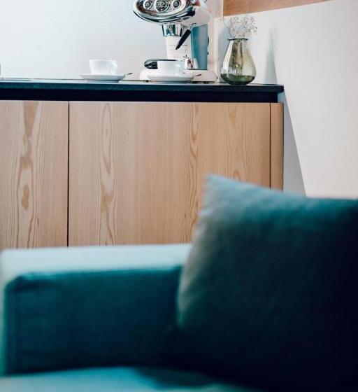 شقة غرفتين, Das Johann