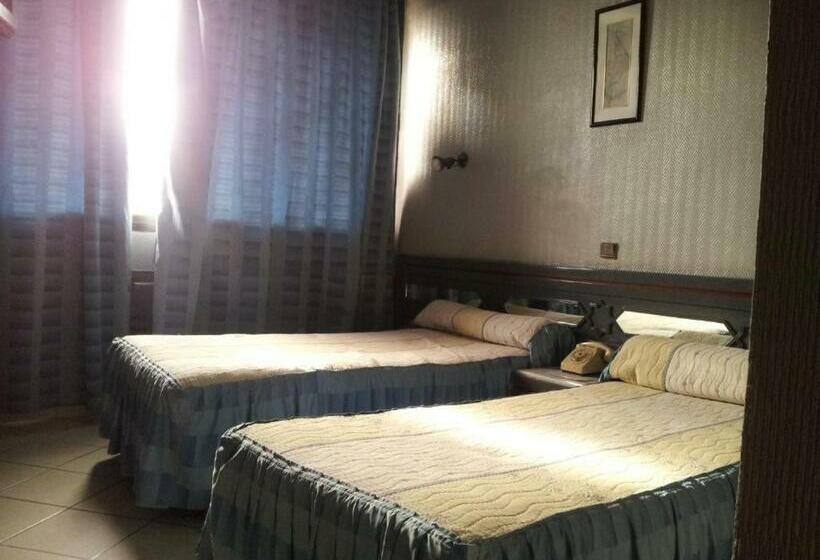 اتاق استاندارد یک نفره, La Giralda