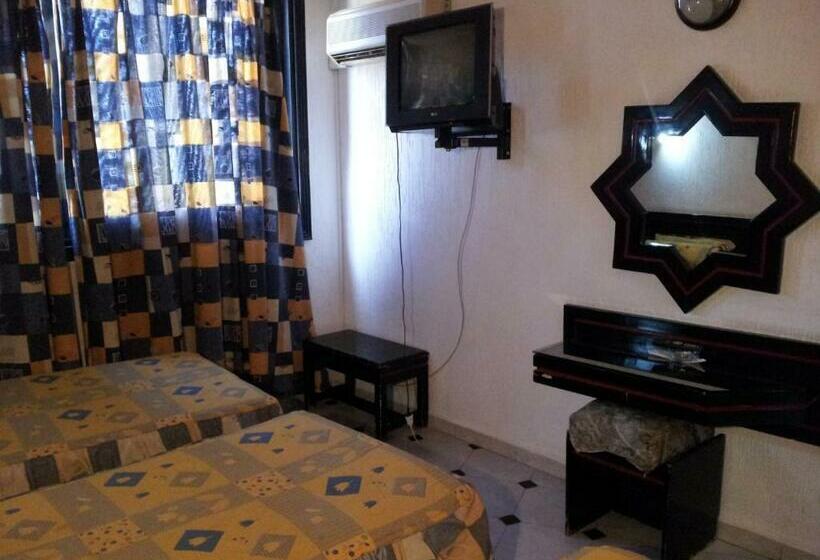 اتاق استاندارد یک نفره, La Giralda