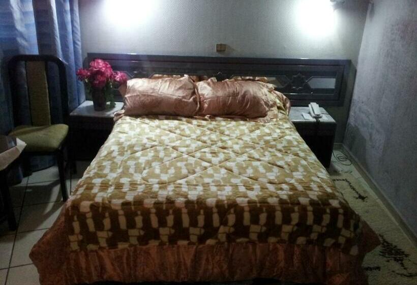 اتاق استاندارد یک نفره, La Giralda