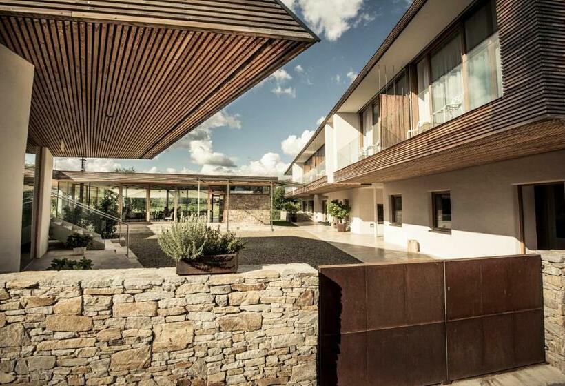 スイート, Malat Weingut Und