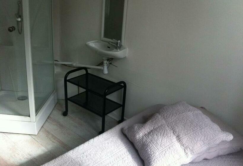 اتاق استاندارد یک نفره, Residence 18