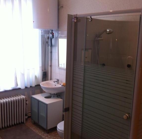 اتاق استاندارد یک نفره, Residence 18