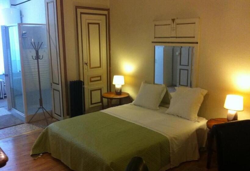 اتاق استاندارد یک نفره, Residence 18